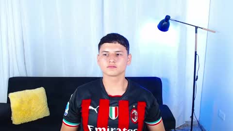 estebancum18 online show from June 3, 1:36 pm