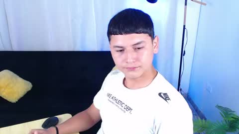 estebancum18 online show from June 10, 1:21 pm