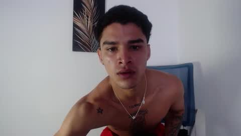 Snapshot of estebanjm22 chatting on March 19, 1:26 pm Esteban online show from March 19, 1:26 pm