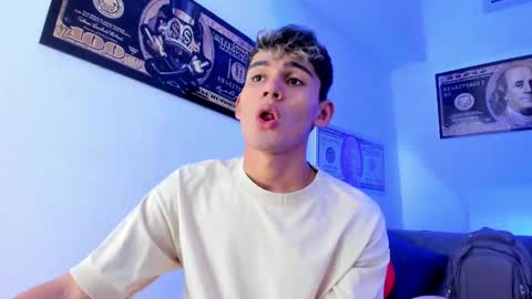 Snapshot of estebanperez_ chatting on December 2, 12:18 pm Esteban online show from December 2, 12:18 pm