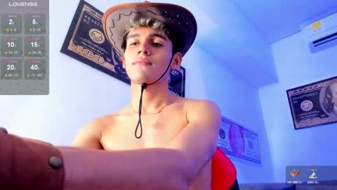 Snapshot of estebanperez_ chatting on December 3, 3:11 pm Esteban online show from December 3, 3:11 pm