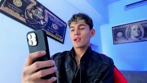 Snapshot of estebanperez_ chatting on December 4, 12:03 pm Esteban online show from December 4, 12:03 pm