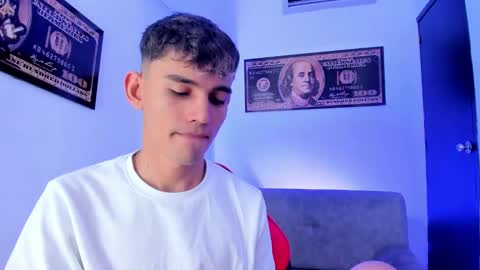 Snapshot of estebanperez_ chatting on December 6, 12:05 pm Esteban online show from December 6, 12:05 pm