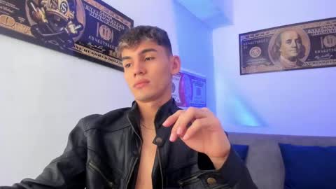 Snapshot of estebanperez_ chatting on December 11, 12:02 pm Esteban online show from December 11, 12:02 pm