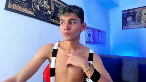 Snapshot of estebanperez_ chatting on December 21, 12:16 pm Esteban online show from December 21, 12:16 pm