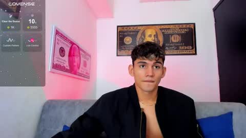 Snapshot of estebanperez_ chatting on December 28, 3:15 pm Esteban online show from December 28, 3:15 pm