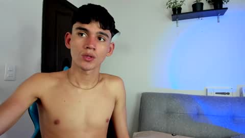 Snapshot of estebanperez_ chatting on February 3, 6:17 pm Esteban online show from February 3, 6:17 pm