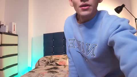Snapshot of estebanperez_ chatting on February 28, 2:31 pm Esteban online show from February 28, 2:31 pm
