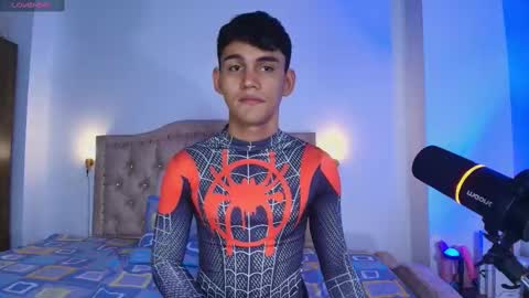 Snapshot of estebanperez_ chatting on September 19, 2:07 pm Esteban online show from September 19, 2:07 pm