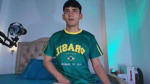 Snapshot of estebanperez_ chatting on September 24, 12:41 pm Esteban online show from September 24, 12:41 pm