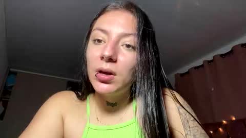 Snapshot of estefa1 chatting on March 15, 8:15 pm estefa1 online show from March 15, 8:15 pm