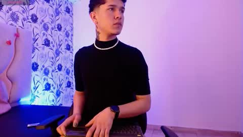 estefan_tay online show from February 5, 8:35 pm