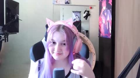 Snapshot of estefanahoage chatting on March 29, 7:19 am Kate online show from March 29, 7:19 am