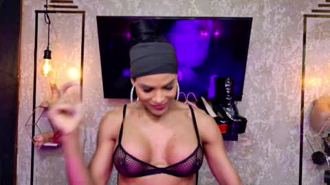 Snapshot of estefania1812 chatting on February 25, 5:39 am estefania1812 online show from February 25, 5:39 am