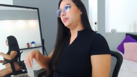 Snapshot of estefania_ramirez_henao chatting on March 23, 11:14 am estefania_ramirez_henao online show from March 23, 11:14 am