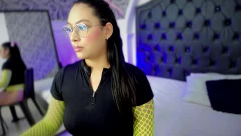 Snapshot of estefania_ramirez_henao chatting on March 28, 11:21 am estefania_ramirez_henao online show from March 28, 11:21 am