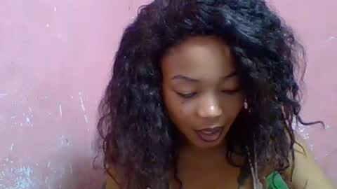 Snapshot of estelah20 chatting on October 19, 5:41 am estelah20 online show from October 19, 5:41 am