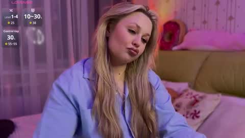 Estella online show from January 19, 4:22 pm