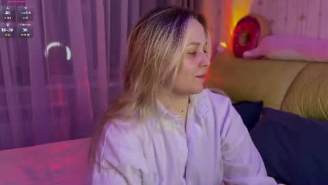 Snapshot of estella_elwood chatting on June 28, 5:30 pm Estella online show from June 28, 5:30 pm