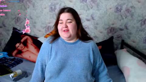 Snapshot of estelle_hicks chatting on December 7, 6:15 pm estelle_hicks online show from December 7, 6:15 pm