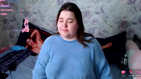 Snapshot of estelle_hicks chatting on December 10, 6:17 pm estelle_hicks online show from December 10, 6:17 pm