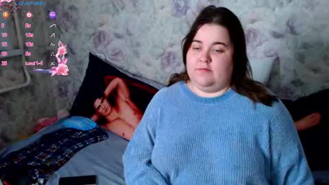 Snapshot of estelle_hicks chatting on December 12, 9:26 pm estelle_hicks online show from December 12, 9:26 pm