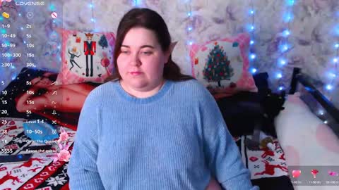Snapshot of estelle_hicks chatting on December 23, 6:16 pm estelle_hicks online show from December 23, 6:16 pm