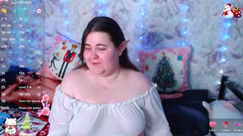Snapshot of estelle_hicks chatting on December 24, 7:55 pm estelle_hicks online show from December 24, 7:55 pm
