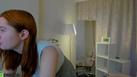 Snapshot of ester_rabin chatting on September 9, 12:54 am Ester online show from September 9, 12:54 am