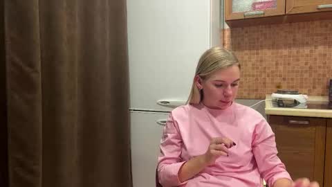 Ester online show from October 21, 7:25 pm