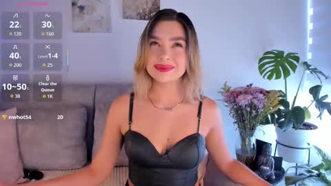 Snapshot of estercollins_ chatting on September 13, 7:24 pm Is secret online show from September 13, 7:24 pm
