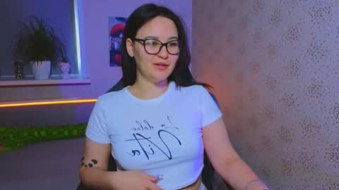 Snapshot of esterplayful chatting on November 3, 10:27 am EsterPlayful online show from November 3, 10:27 am