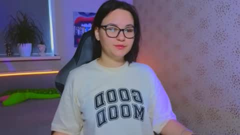 EsterPlayful online show from November 4, 8:57 am