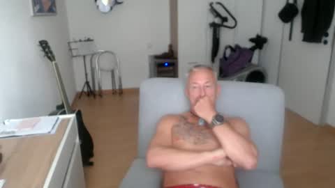 Snapshot of estevano chatting on June 17, 11:45 am estevano online show from June 17, 11:45 am