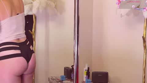 Esthera   online show from October 21, 4:35 am