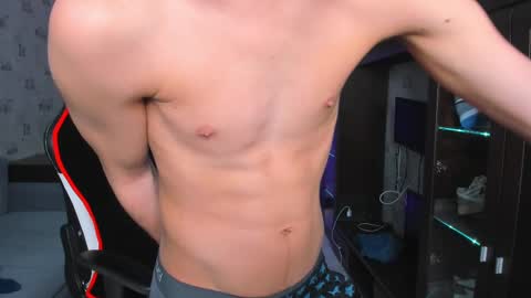 LOUIS online show from February 26, 3:32 am