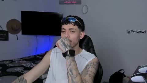 estivenvel online show from October 21, 5:02 pm