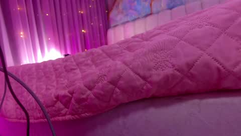 Snapshot of estrella_hanks_ chatting on May 22, 12:00 pm Estrella online show from May 22, 12:00 pm