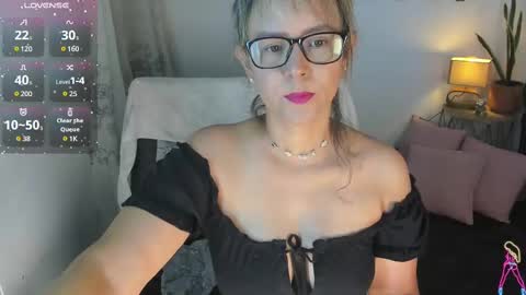 - E S T R E L L A  M I L F - online show from February 26, 9:10 am