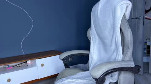 Snapshot of estremecerse chatting on January 18, 12:04 pm Alex online show from January 18, 12:04 pm