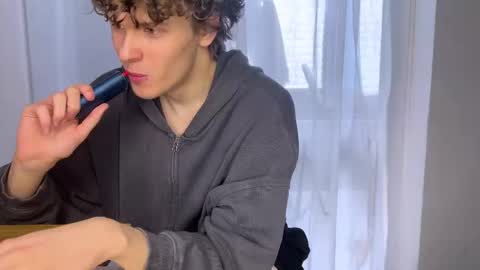 Snapshot of estremecerse chatting on March 18, 8:17 am Alex online show from March 18, 8:17 am