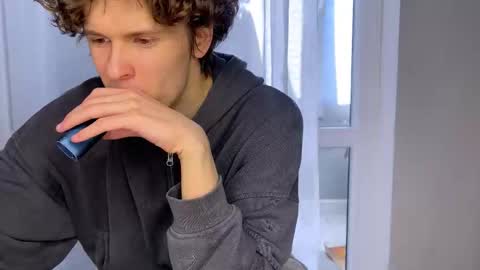 Snapshot of estremecerse chatting on March 21, 8:08 am Alex online show from March 21, 8:08 am