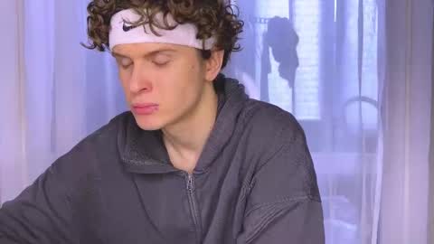 Snapshot of estremecerse chatting on March 26, 9:48 am Alex online show from March 26, 9:48 am