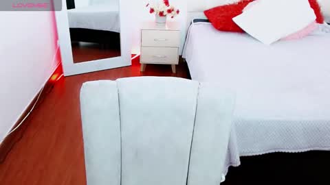 Moon online show from October 6, 7:44 pm