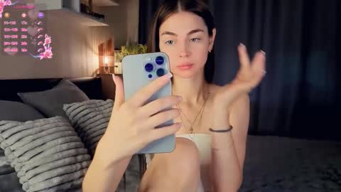 Snapshot of eternity_is_endless chatting on October 7, 8:11 am Mary online show from October 7, 8:11 am