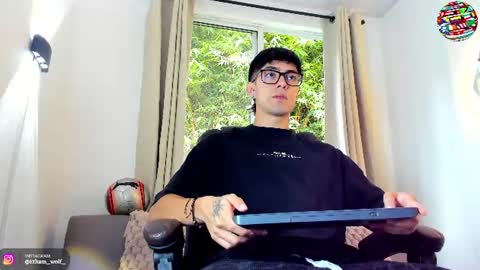 etham_wolf1 online show from June 14, 1:46 pm