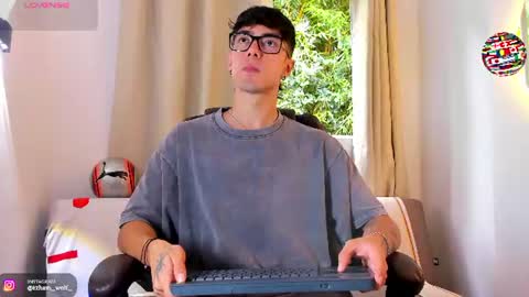 etham_wolf1 online show from June 17, 5:47 pm