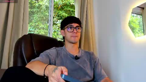etham_wolf1 online show from July 10, 6:43 pm