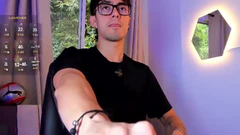 etham_wolf1 online show from July 11, 6:43 pm