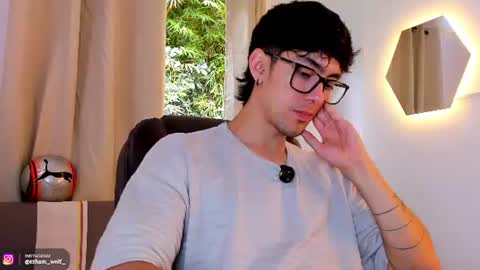 etham_wolf1 online show from July 16, 5:52 pm
